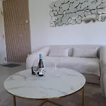 Modern In Miraflores דירה *